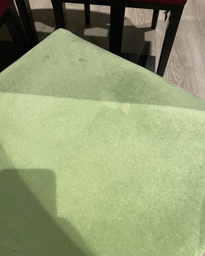 Fläckar och slitage på textilier — från verkliga uppdrag